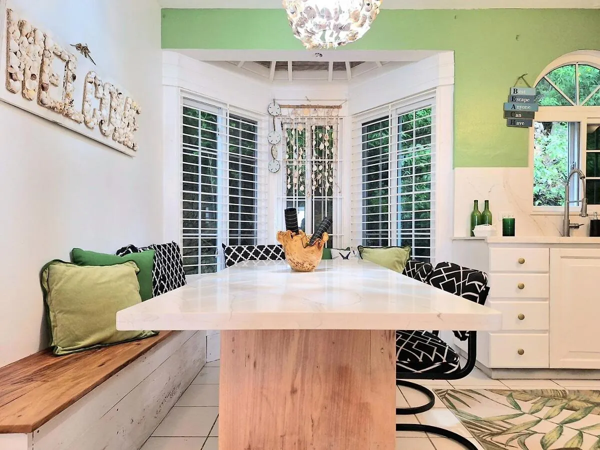 Oceanview! Walk To Town And Beach-Payment Required To Reserve Ocho Rios 0*,  Jamajka
