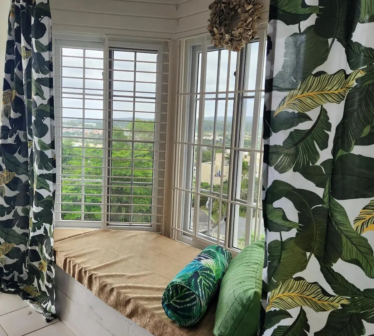 Oceanview! Walk To Town And Beach-Payment Required To Reserve Ocho Rios